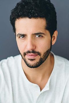 Zach Smadu interpreta Ramirez
