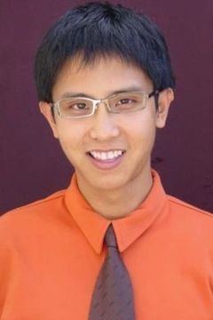 Ulysses Lee interpreta Samnang