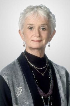 Barbara Barrie interpreta Mary Lou Decker (uncredited)