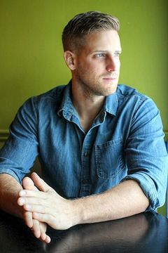 Justin James Remeikis interpreta Young Doctor