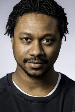 Nathaniel Martello-White interpreta Command Officer