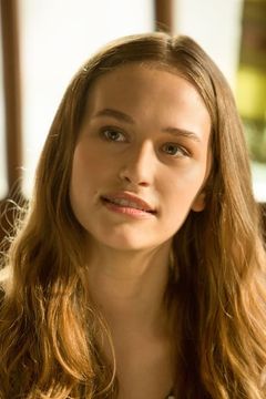 Zoe Graham interpreta Carolyn