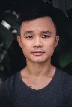 Aaron Teoh interpreta Avaric Tenmeadows