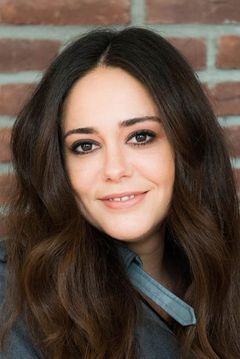 Duygu Yetiş interpreta Elif Aslanbey