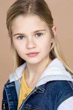 Myla Volk interpreta Young Rachel