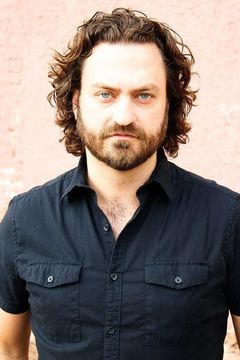 Scott Allen Perry interpreta Henchman