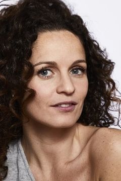 Rebecca Azan interpreta Esthetician