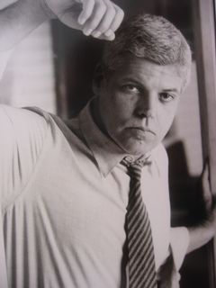Warren Queeney interpreta Himself