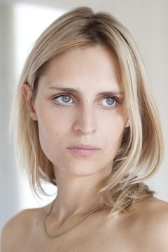 Sabrina Seyvecou interpreta Helene