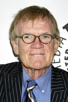Jack Riley interpreta Riley