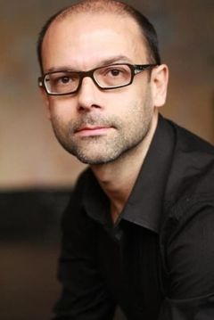 Gilbert Traïna interpreta Bald Man