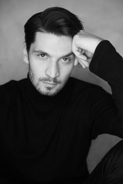 Petar Cvirn interpreta Guy at Party