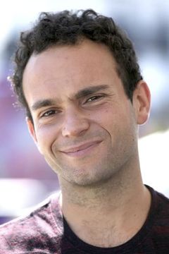 Troy Gentile interpreta Ryan