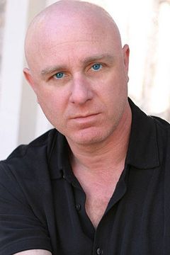 Ben Siegler interpreta Priest