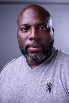 Aaron Spivey-Sorrells interpreta Sammy