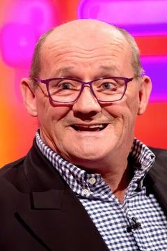 Brendan O'Carroll interpreta Funeral Carriage Driver