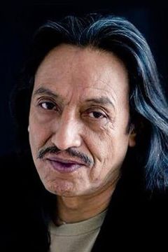 Antonio Monroy interpreta Carlos