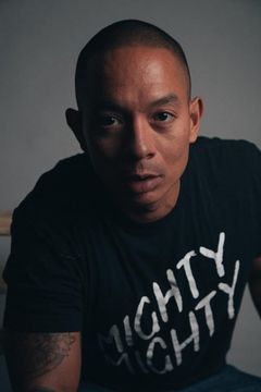 Wally Rudolph interpreta Thug Kim