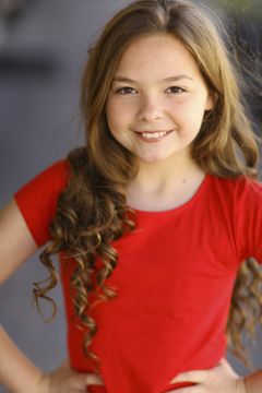 Chloe Guidry interpreta Young Sister