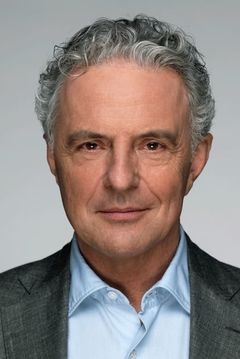 Huub Stapel interpreta Felix Adelaar