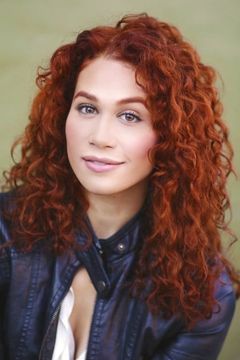 Jillian Joy interpreta Serena