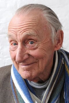 Geoffrey Bayldon interpreta Theo Weston