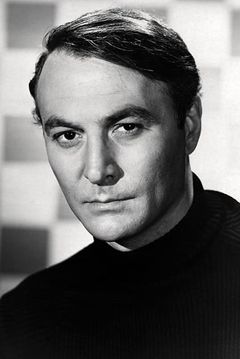 Robert Loggia interpreta Michele