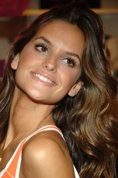 Izabel Goulart interpreta Amber