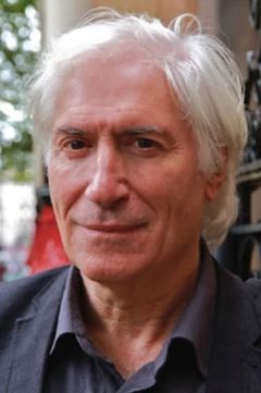 Jack Klaff interpreta Apostis