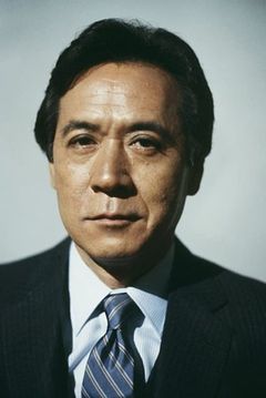James Shigeta interpreta Vice Admiral Chuichi Nagumo