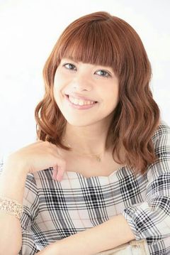 Hana Takeda interpreta DJ
