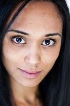 Reena Lalbihari interpreta Samaira