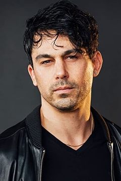 Morgan Benoit interpreta Stefan