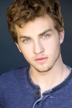 Jordan Elsass interpreta Jonathan'Jon' Kent