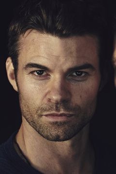 Daniel Gillies interpreta Elijah Mikaelson