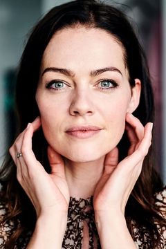 Kristina Dörfer interpreta Alexandra Auerbach