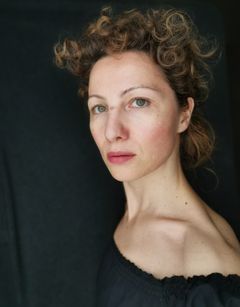 Kristina Skokova interpreta Red Haired Woman