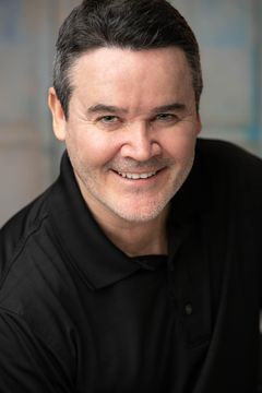 John Borras interpreta Bishop