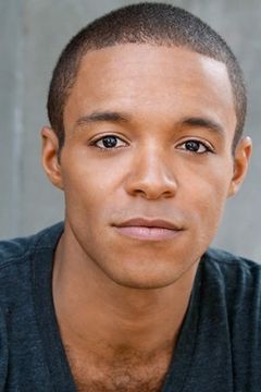 Christopher Livingston interpreta Detective