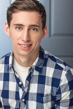 Zachary Gulka interpreta Kevin