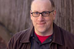 Michael Puzzo interpreta Father Sherman