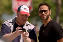Steve Lantz interpreta Security Guard