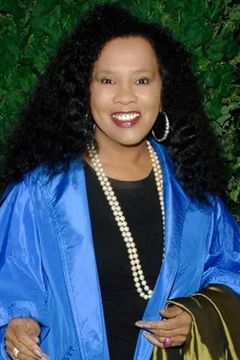 Sherri Brewer interpreta Marcy