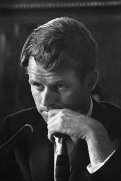 Robert F. Kennedy interpreta Self (archive footage) (uncredited)