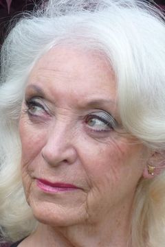 Claire Johnston interpreta White Haired Woman