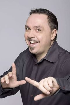 Gabriele Cirilli interpreta Dante Piccione