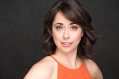 Leigh-Ann Esty interpreta Gussie
