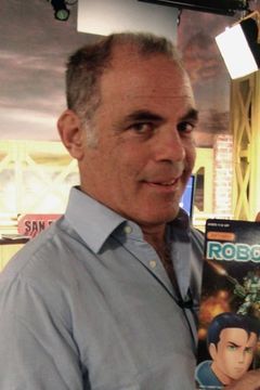 Gregory Snegoff interpreta Additional Voices (voice)
