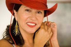 Stella Arroyave interpreta Faculty Committee Member
