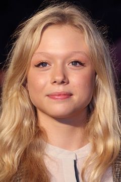 Naomi Battrick interpreta Diana Stainton